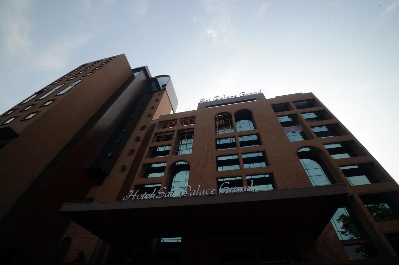 Sai Palace Grand, Malad Mumbai Bagian luar foto