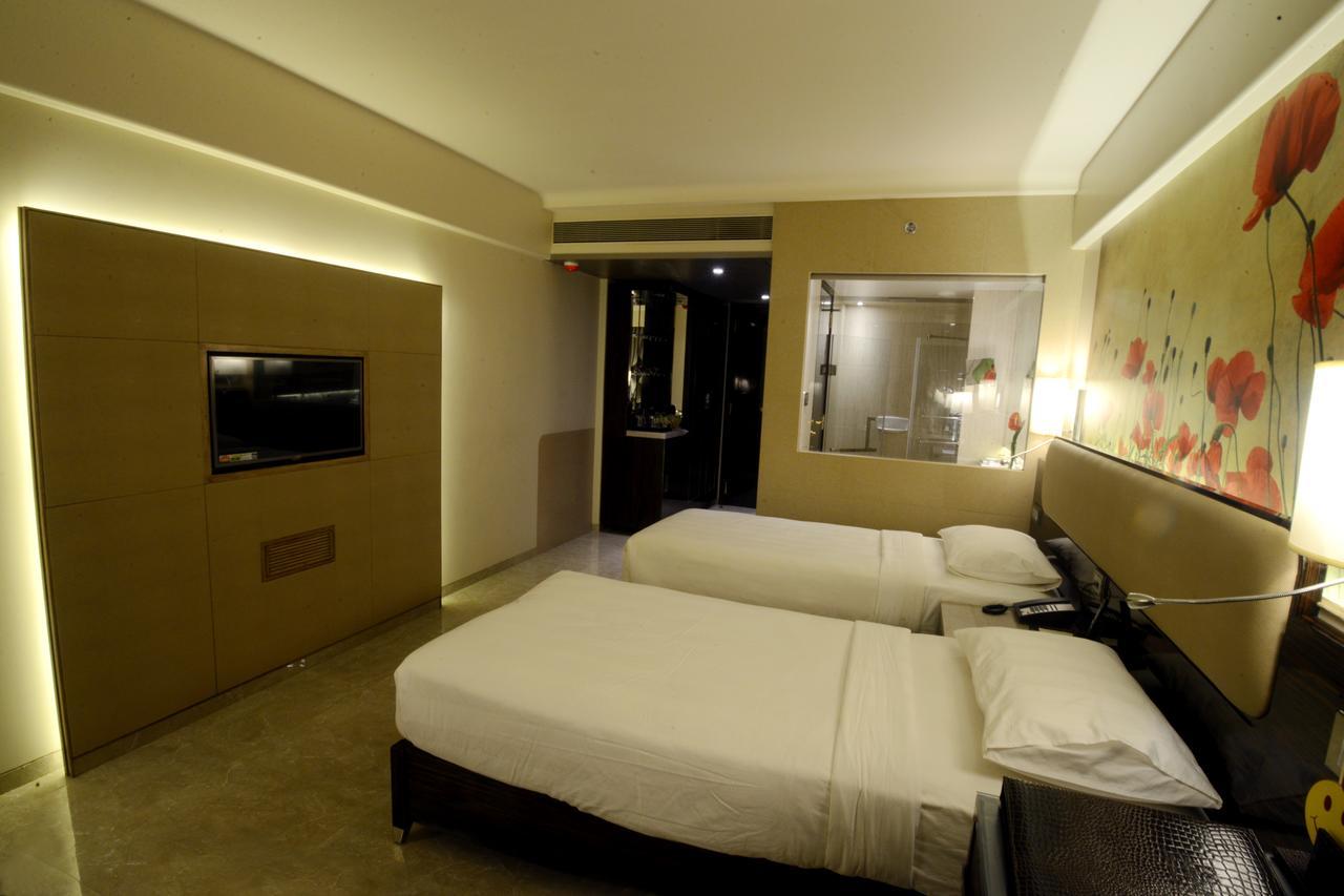 Sai Palace Grand, Malad Mumbai Bagian luar foto