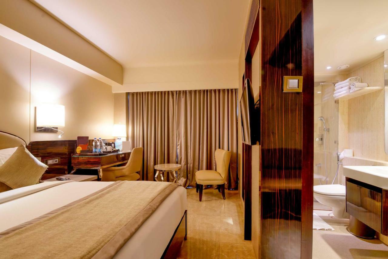 Sai Palace Grand, Malad Mumbai Bagian luar foto