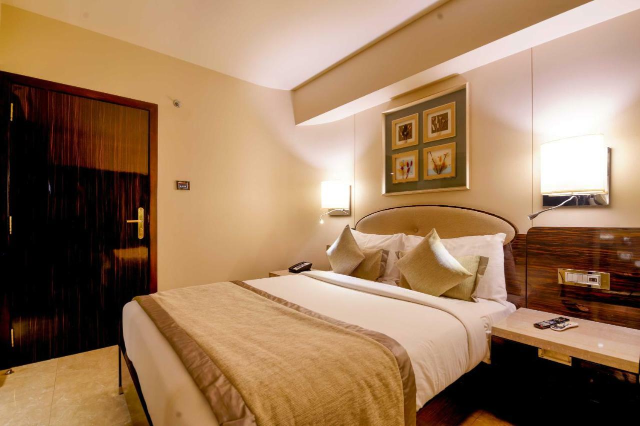 Sai Palace Grand, Malad Mumbai Bagian luar foto